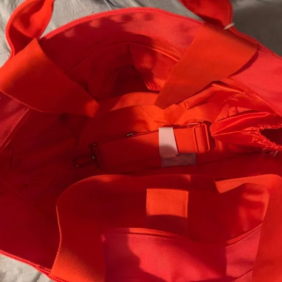 Stylish BEIS Flame Travel Tote Bag & Black Hydrojug 40 oz Tumbler. - Picture 4 of 10